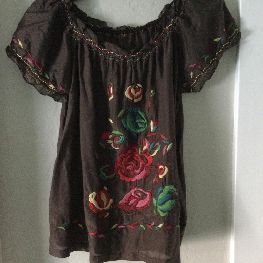 Floral Embroidered Blouse. - Picture 1 of 3
